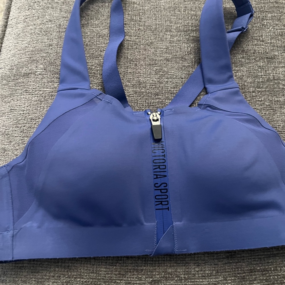 COPY - - Victoria’s Secret Very sexy sports bra. Size 30 A